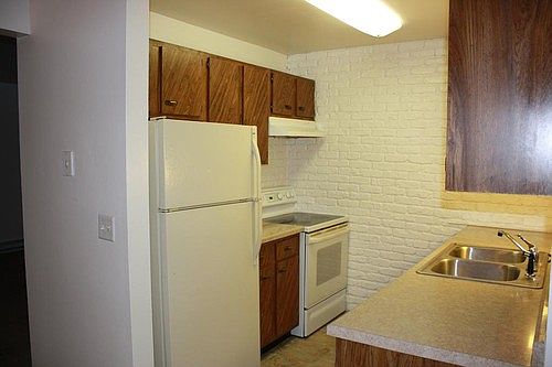 5th image of 144 Hillcrest Ln APT 3S