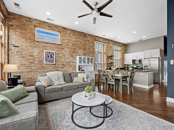 4th image of 2039 W Belmont Ave #3