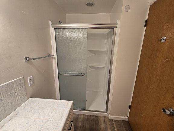 4th image of 1860 W Henderson Ave