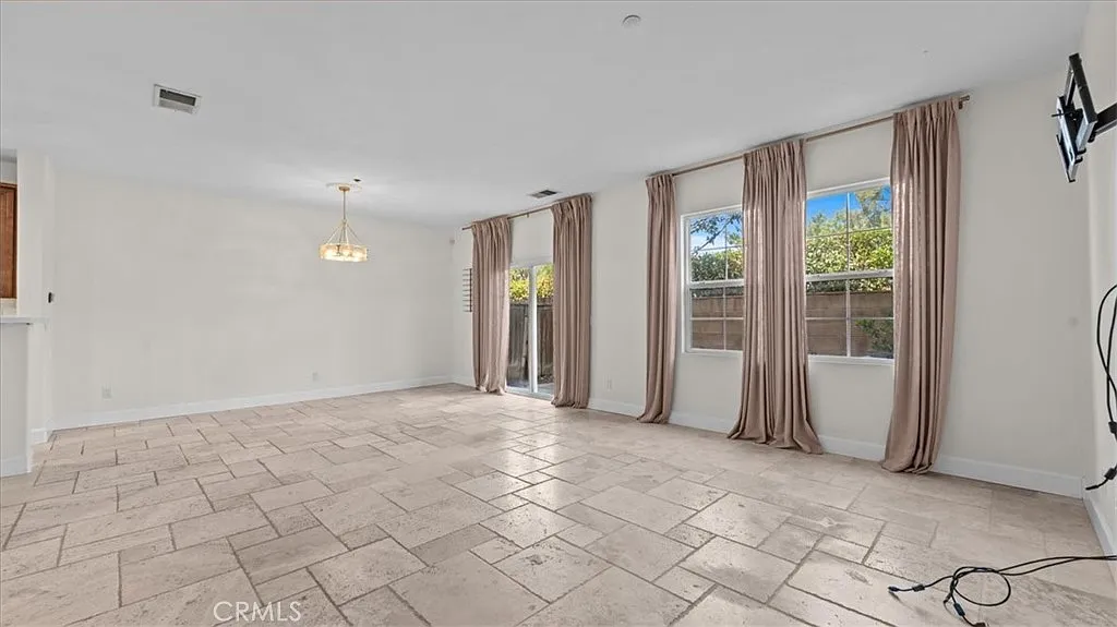 3 bed, 2.5 bath, 1549 sqft, $3,450 — Photo 3