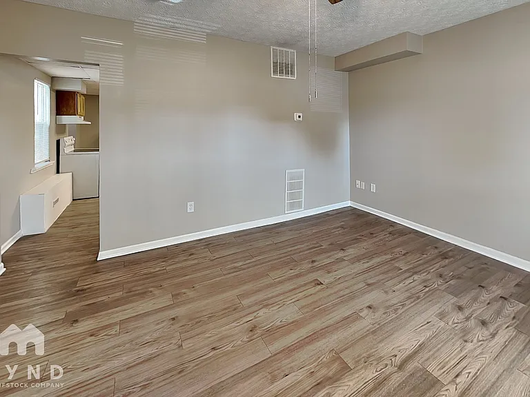 2405 S 7th St — Photo 3