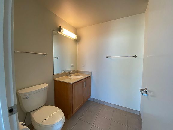 4th image of 382 N Jefferson St #W2113