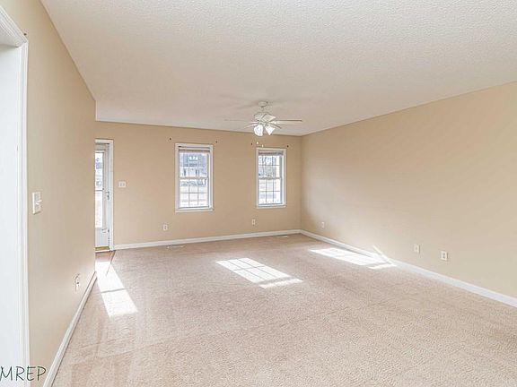 5th image of 520 Twin Creeks Dr