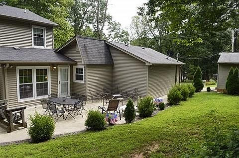 5th image of 121 W Windsor Cir