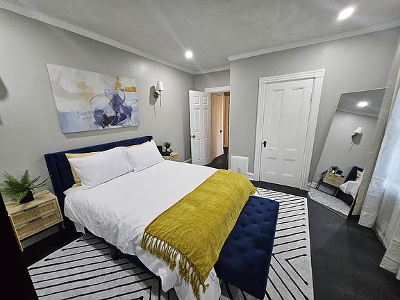3rd image of 17 Elizabeth St Unit 1