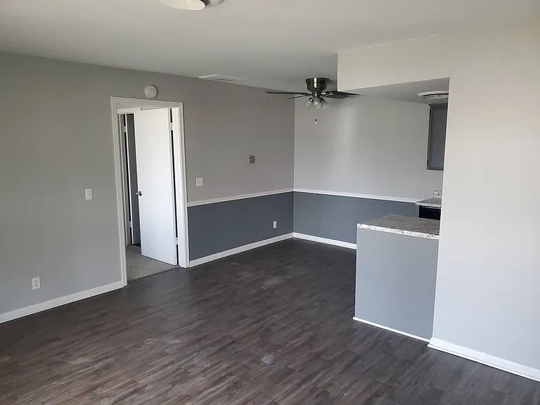 Stratford East Apartments — Photo 15