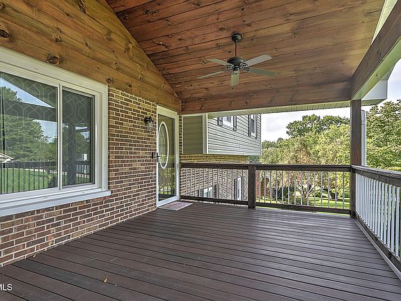 5th image of 1404 Meadow Ln