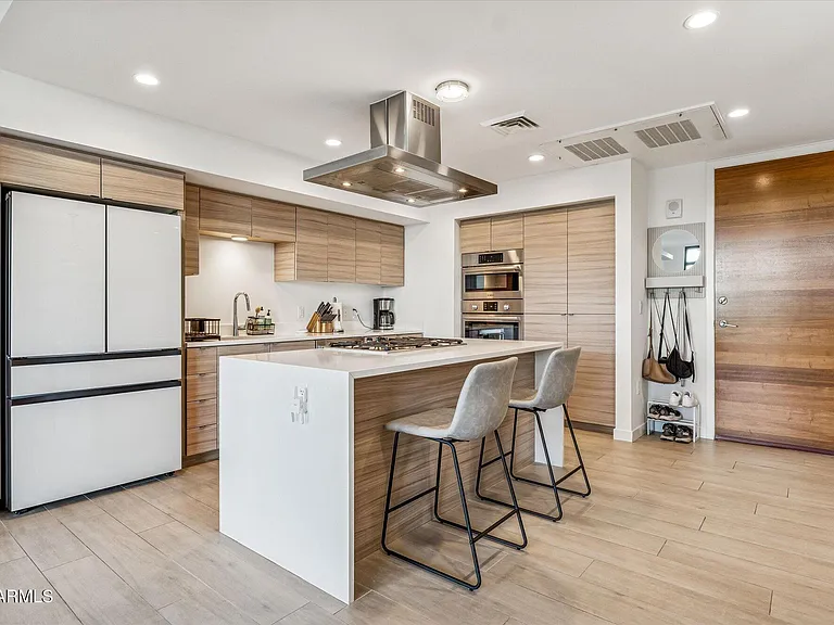 200 W Portland St #416 — Photo 6