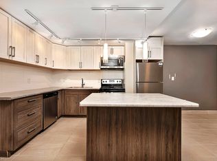 45 Paisley Blvd W, Mississauga, ON L5B 1E4