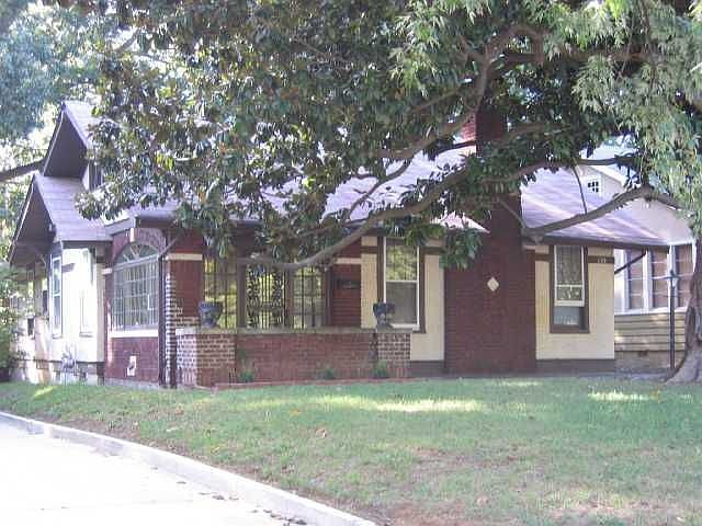 Mid-Town Bungalow w/space!