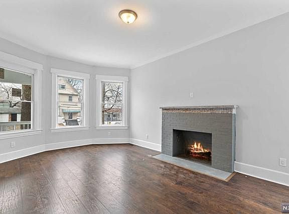 2nd image of 46 Van Ness Pl #48