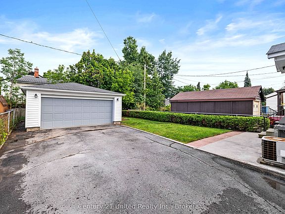 4th image of 516 Glengarry Ave