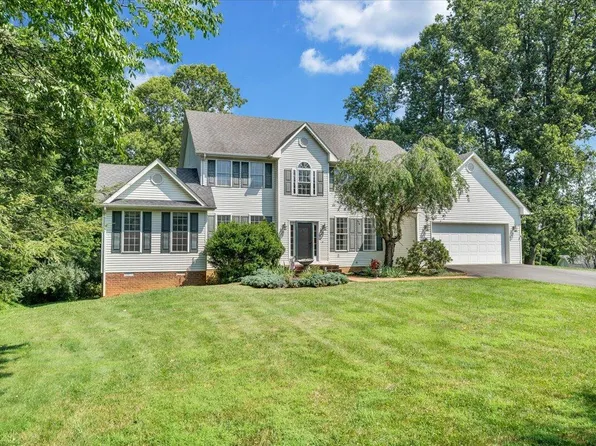 960 Orchard Lake Dr, Daleville, VA 24083