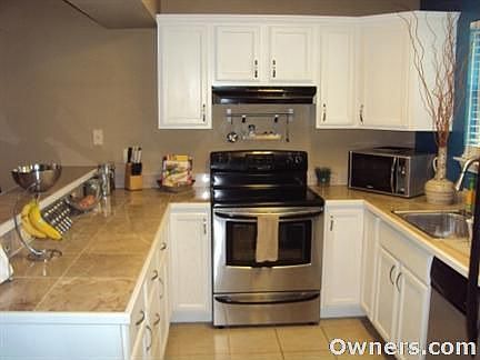 Kitchen w/ Beautiful New Stone Countertops!