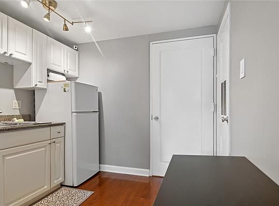 5th image of 1205 Saint Charles Ave APT 613