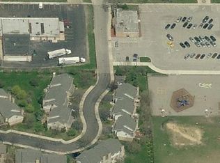 403 S Wenbriar Sq, Addison, IL 60101