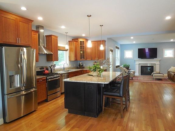 5th image of 120 Emerson Way