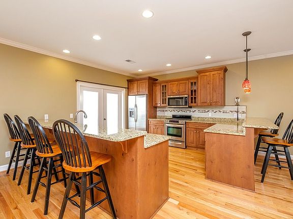 2nd image of 3301 Battery Park Pl