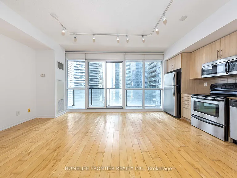 65 Bremner Blvd #2111 — Photo 13