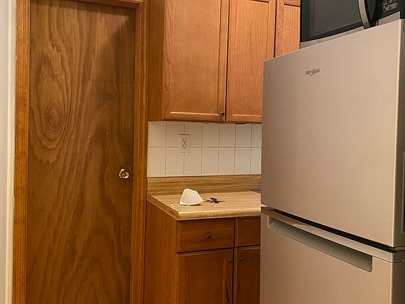 3rd image of 423 E 73rd St #4C