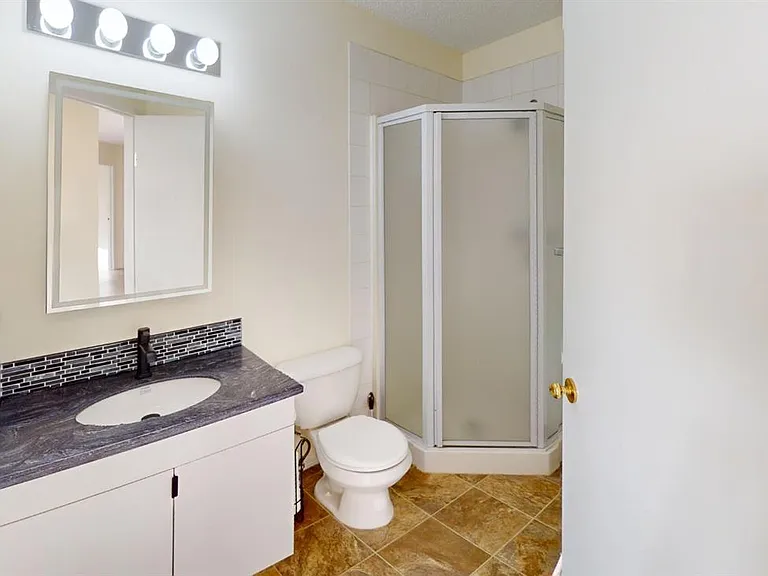 10405 99th Ave #104 — Photo 11