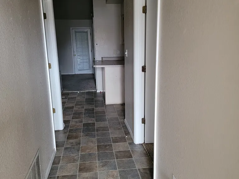 4801 N Sonoma Ranch Blvd #B — Photo 3