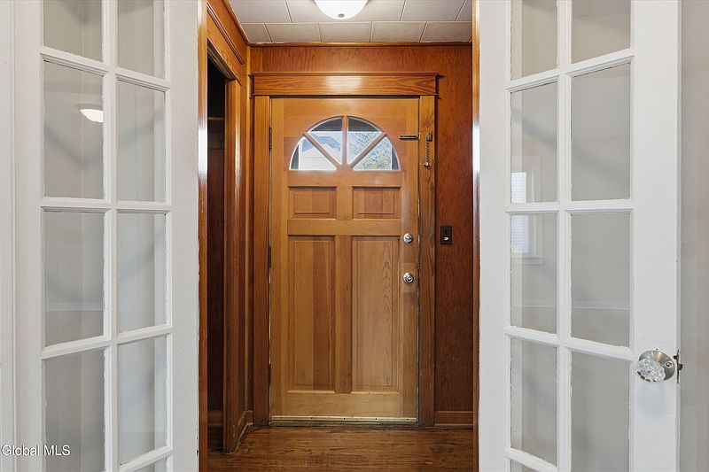 4th image of 28 Pulver Avenue