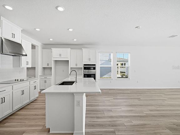 3rd image of 2124 Babbling Brook Blvd