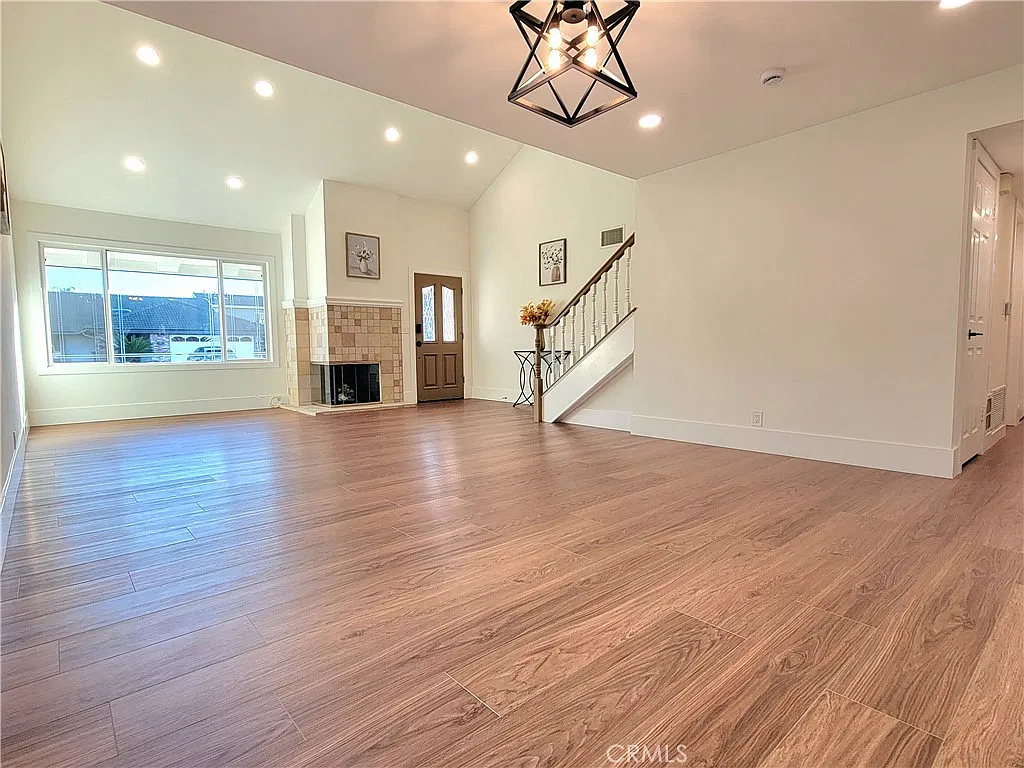 4 bed, 2512 sqft, $6,800 — Photo 4
