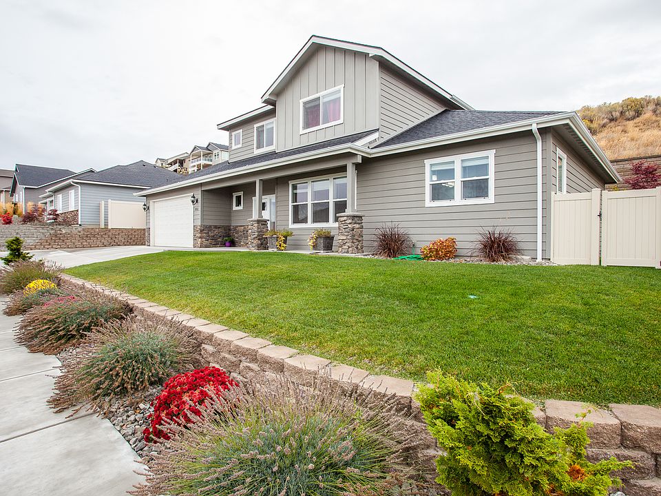 1st image of 2833 N Breckenridge Dr