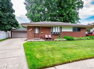 32237 Bywood Ln, Fraser, MI 48026