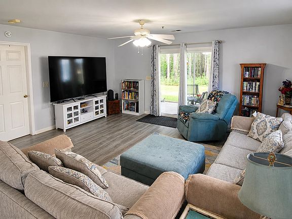 4th image of 4842 Meadowsweet Dr. #1304