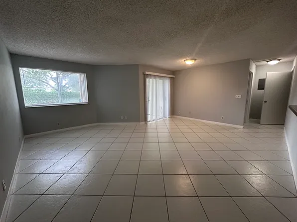 9755 Westview Dr, Pompano Beach, FL