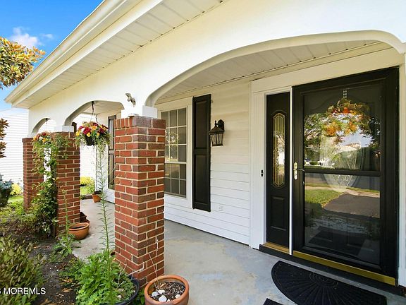 3rd image of 8 Weybridge Place