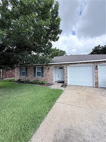 2015 Spanish Oaks Dr