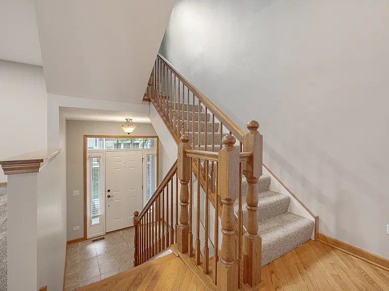 5568 Cambridge Way — Photo 3