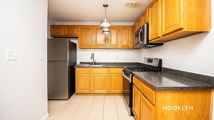 1st image of 272 Quincy St #4