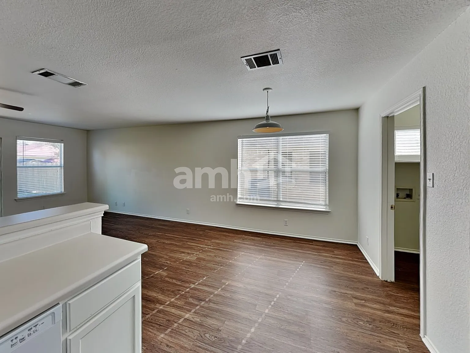 4 bed, 2.5 bath, 2722 sqft, $2,450 — Photo 4