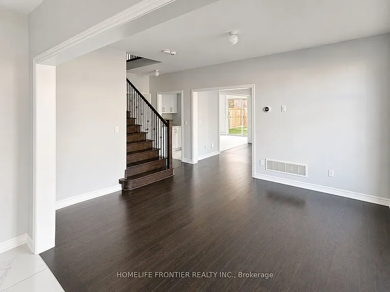 49 Ainslie Hill Cres — Photo 8