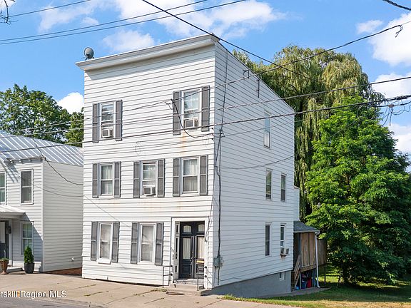 3rd image of 823 Warren Street