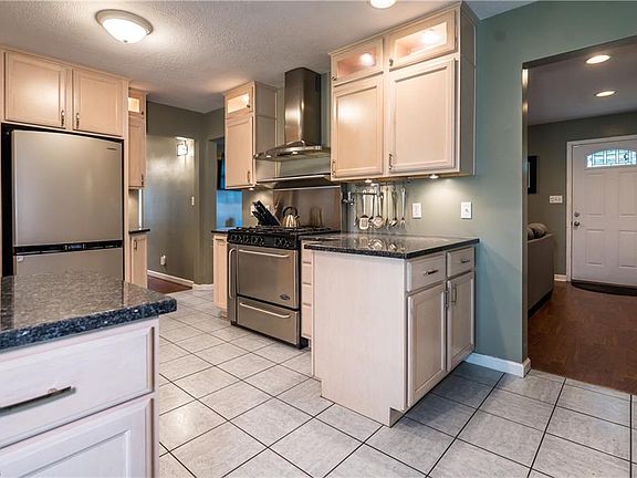 5th image of 3895 Moreland Ave