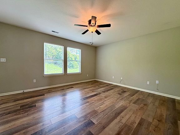 5th image of 1204 Louisville Dr