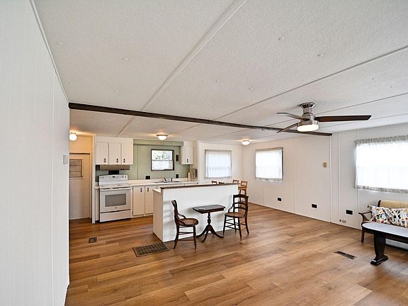 4th image of 1165 Lone Oak Rd