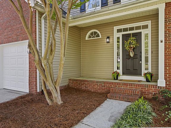 3rd image of 17 Halehaven Dr