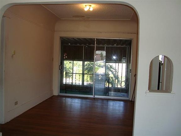 5th image of 3130 N Mountain View Dr