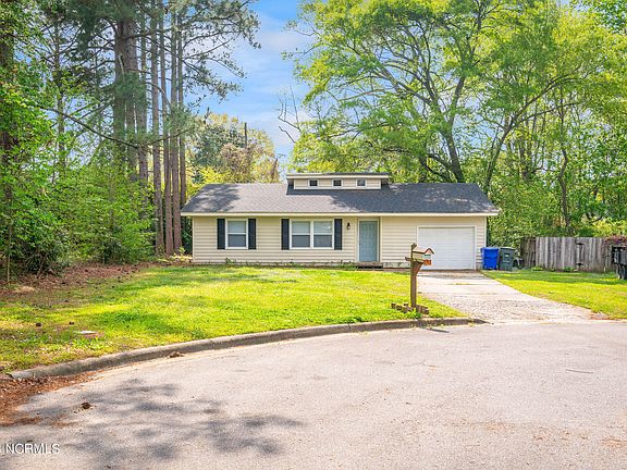 3rd image of 121 Fletcher Pl