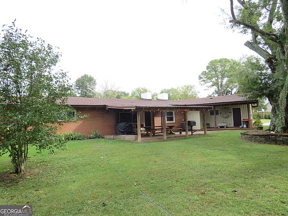 3rd image of 1020 Cave Springs Rd