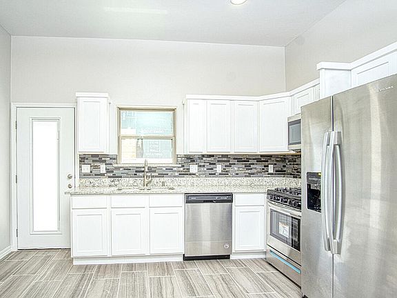3rd image of 621 Harvest Grove Ln