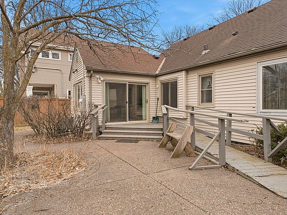 5th image of 1489 Hoyt Ave W