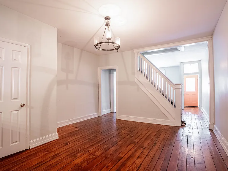 203 Dupont St — Photo 6